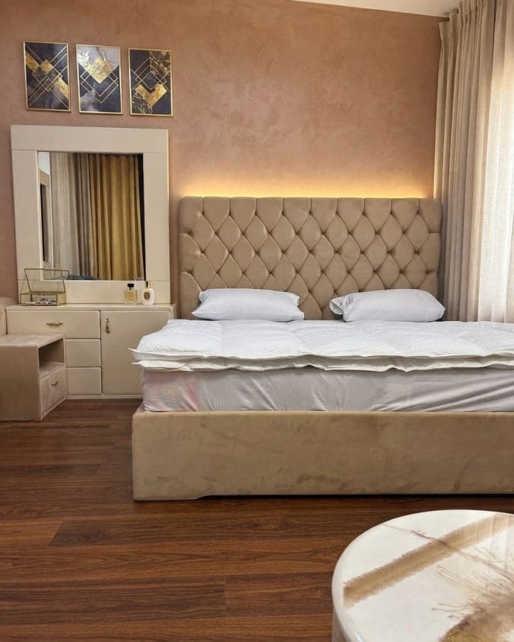 Malai Velvet Tufted Bed Set